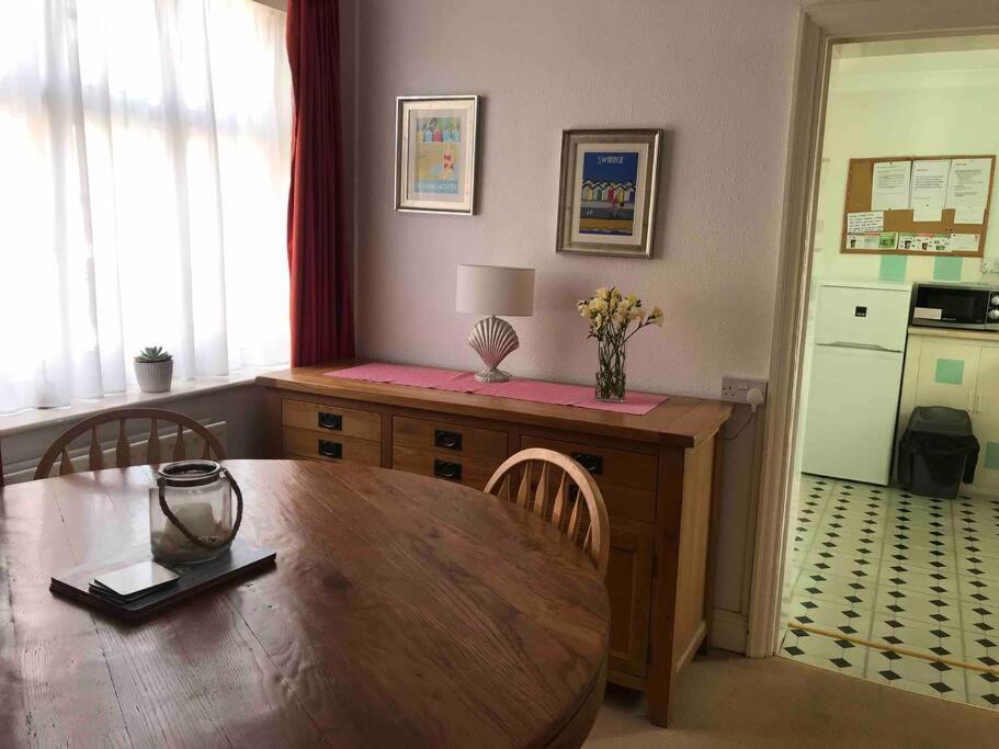 Brook Lodge Garden Flat Суонидж Экстерьер фото