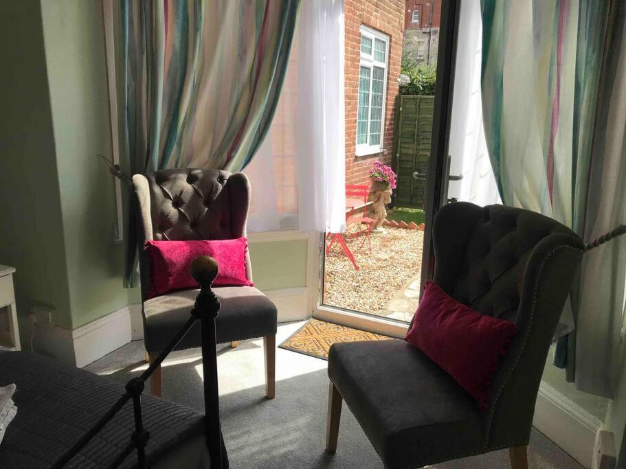 Brook Lodge Garden Flat Суонидж Экстерьер фото