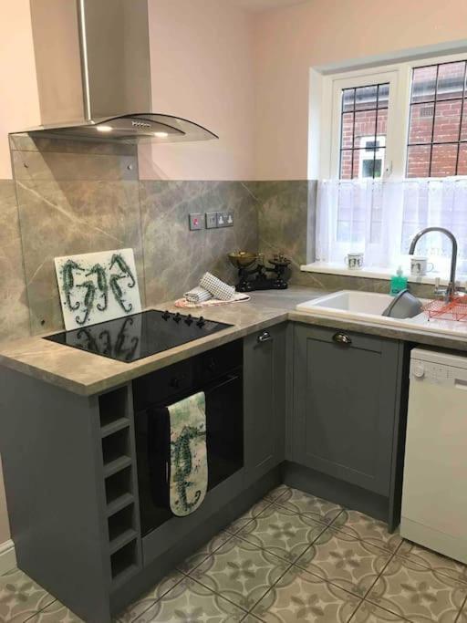 Brook Lodge Garden Flat Суонидж Экстерьер фото